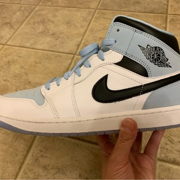 Jordan 1 Mid SE - Picture 6 of 11